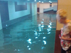 Подземный переход около краевой больницы затопило в Ставрополе