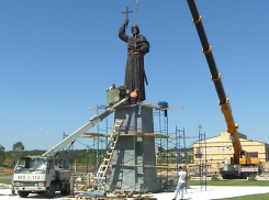 14-метровый памятник крестителю Руси князю Владимиру установили в Ставрополе