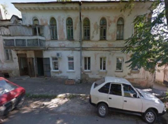 Сгоревший старинный  дом в центре Ставрополя начали восстанавливать