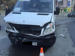 В Кисловодске «Фольксваген» врезался в маршрутку: пострадали семь человек