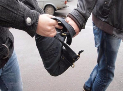 Нападавший на полицейских мужчина задержан за грабеж в Минеральных Водах