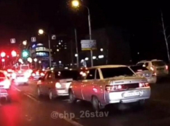 В Ставрополе нервный водитель протаранил легковушку в пробке