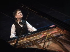 Новое фортепиано вместо уничтоженного паводком решили купить власти юному таланту Ставрополья после скандала в прессе