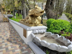 После жалоб на реставрацию «Дельфинов» в Ставрополе мэрия пообещала воссоздать скульптуры в точности 