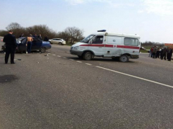Скорая помощь врезалась в легковушку на Ставрополье: погиб водитель
