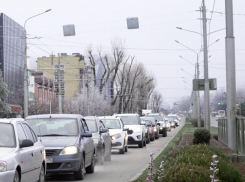 Пробки из-за странного светофора на Чапаевке в Ставрополе озадачили местных жителей 