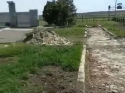 Разве деды и прадеды заслужили такое отношение? Мемориал в селе Спасском оказался не готов к празднованию Дня Победы 
