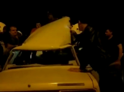 Спасатели в МинВодах достали из авто искалеченного пассажира