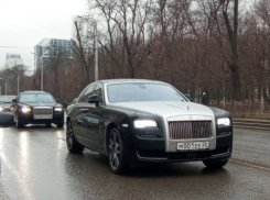 В Ростове-на-Дону «засветился» кортеж из Rolls-Royce и Mercedes со ставропольскими номерами  