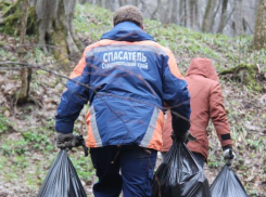 Ставропольские спасатели приступили к очистке реки Чла от мусора