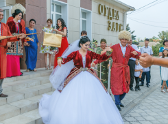 Туркменскую свадьбу сыграли в ставропольском ЗАГСе