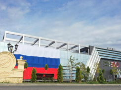 В ЖК «Российский» развернули самый большой на Ставрополье триколор