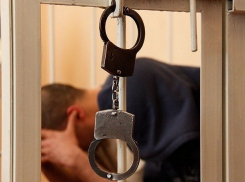 Замначальника налоговой службы заподозрили в преступном бездействии и взяли под домашний арест в Ставрополе 