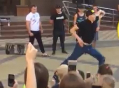 Колян из «Реальных пацанов» исполнил свой знаменитый танец для ставропольцев