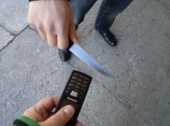 В Ставрополе несовершеннолетний и его подруга угрожали ножом местной жительнице