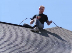 За упавшего с крыши и сломавшего позвоночник работника ответит мастер колхоза на Ставрополье 