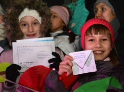 Первые письма в почтовый ящик Деда Мороза положили юные ставропольцы