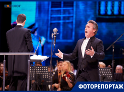 Мощные голоса артистов и раскрытые рты слушателей: в Ставрополе открылся фестиваль «Музыкальная осень»