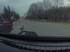 Водителя-дядю выпавшего из автомобиля 4-летнего мальчика оштрафовали в Ессентуках