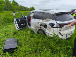 Петербуржец вылетел с трассы на авто, перевернулся и погиб на Ставрополье