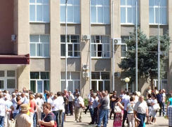 Предприниматели устроили митинг в Светлограде из-за «удушающих» условий работы