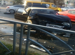 Серьезная авария с участием двух легковушек произошла в Ставрополе