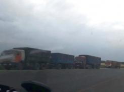 Очередь в несколько километров из груженых зерном КамАЗов выстроилась на Ставрополье