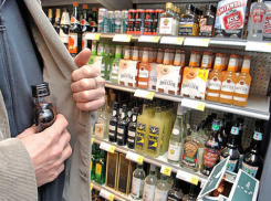 В Светлограде злоумышленник сбежал с двумя бутылками коньяка