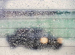 Из-за резкого обледенения на дорогах произошло шесть аварий за полчаса во дворах Ставрополя