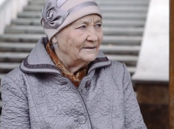 Трогательное видео о поездке бабушки блогера в Пятигорск набирает просмотры в сети