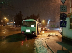 Во время торможения водитель неисправного автобуса «опрокинул» пассажирку в Ставрополе  