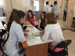 Уличившая дочь чиновницы в медали по блату выпускница подала документы в вуз Ставрополя