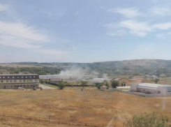 Горит 1000 квадратов кровли гостиницы на Ставрополье 