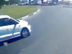 Чудом избежавший аварии с подрезавшим его «Фольксвагеном» водитель поразил ставропольцев своим спокойствием на видео