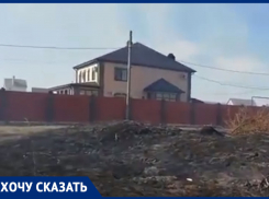 «Плановое выжигание»: соседи сгоревшего на Перспективном поля боятся за свои дома