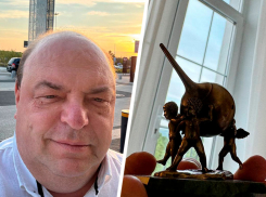 Экс-глава минздрава Саратовской области приехал отдохнуть на Ставрополье и купил памятник клизме в миниатюре 