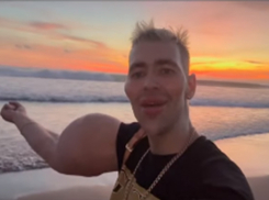 «Руки Базуки» из Ставрополья уехал к океану и заговорил на непонятном языке