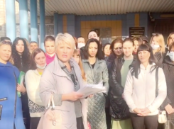 Родители школьников из станицы Ессентукской высказались против дистанционного обучения