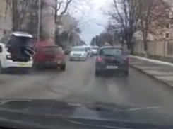 Объезжая пробку по «встречке», ставропольский таксист попал в ДТП