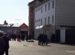 Мужчина выпал из окна третьего этажа на рынке Ставрополья