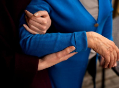 Студенты СтГМУ в Ставрополе помогли упавшей в обморок пенсионерке 