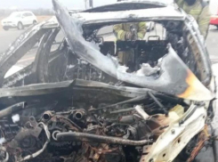 На Ставрополье 50-летний мужчина умер в сгоревшей на трассе машине