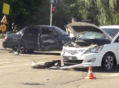 «Десятка» из соседнего региона пыталась «проскочить» и столкнулась с «Солярисом» в Ставрополе