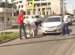 Момент того, как сбили женщину, попал на видео в Ставрополе