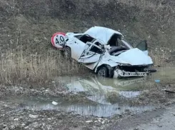 Водитель иномарки съехал в кювет и скончался от травм в больнице Ставрополья