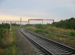 Мужчина попал под поезд и погиб на Ставрополье