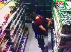 Радостных воров продуктов в магазине разыскивает полиция Ставрополя