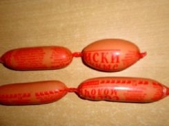 Жителей КМВ удивили сосиски необычной формы на прилавках магазинов