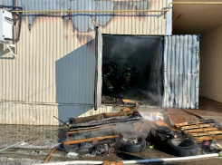 Рано утром в Ставрополе загорелся овощной павильон