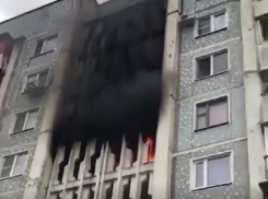 Жуткий пожар в жилом доме Пятигорска попал на видео 